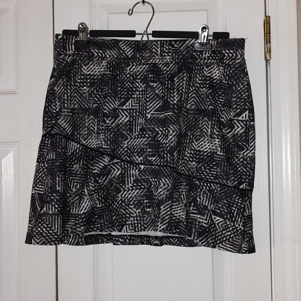 Made for Life black white  quick dri  tennis skort Sz M  NWOT